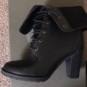 Women’s boots (timberlands)